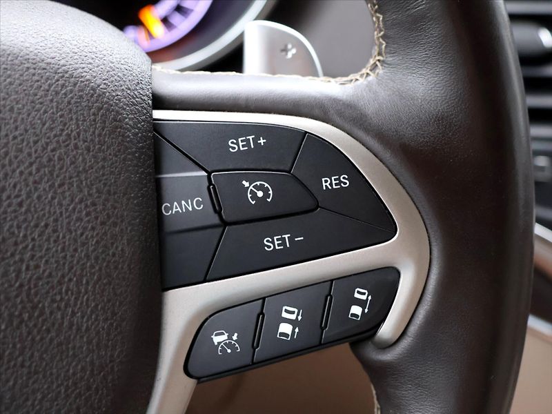 Jeep Grand Cherokee 3.0 CRDI 184kW Overland 4WD - fotka 22 z 40