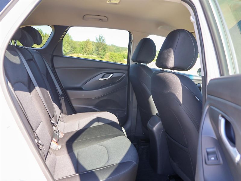 Hyundai i30 1,0 T-GDI 88kW Smart 1.Maj DPH - fotka 13 z 30