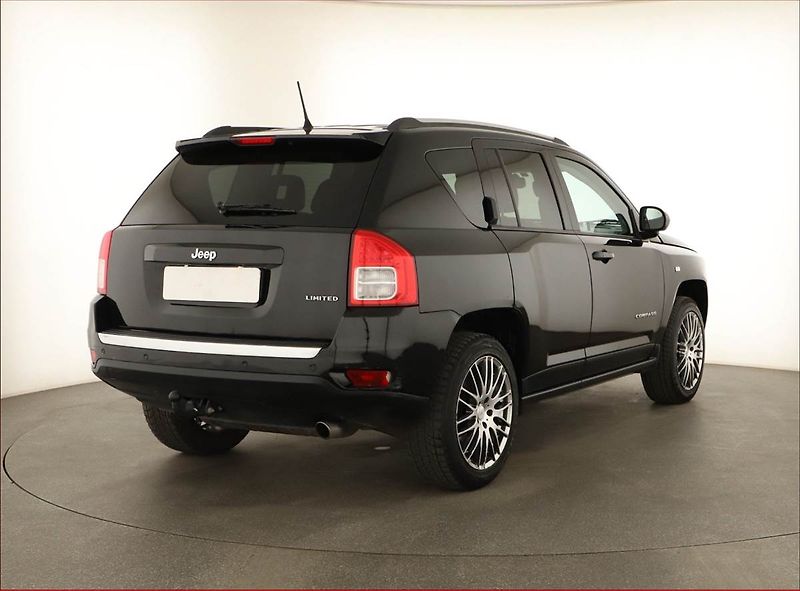 Jeep Compass (2012) 2.0, Tempomat, Vyhř. sedaček - fotka 5 z 14