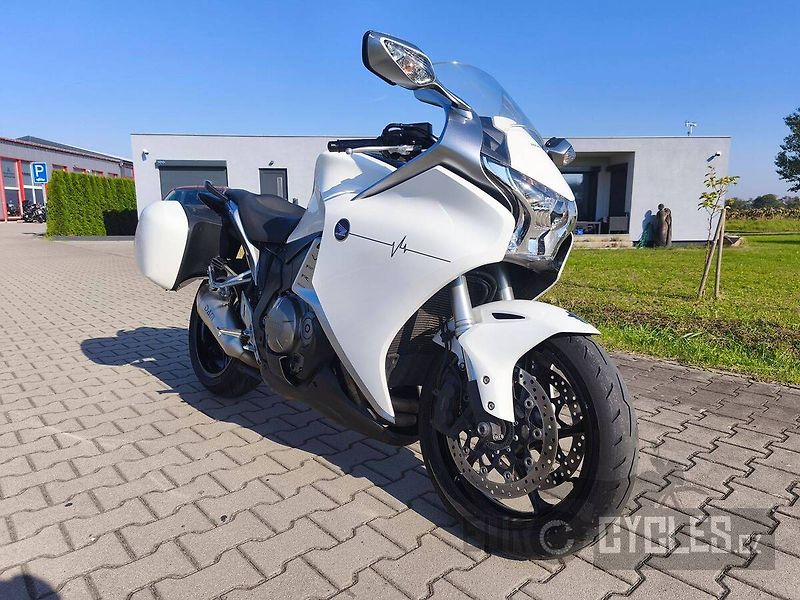 Honda VFR 1200 F (2010) - fotka 4 z 12