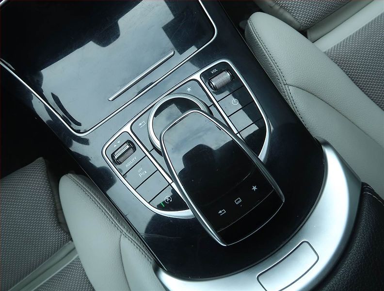 Mercedes-Benz Třídy C (2015) C 220 BlueTEC, Automat - fotka 12 z 15