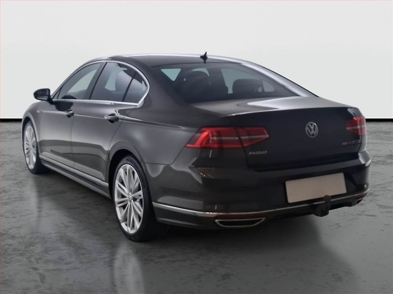 Volkswagen Passat (2016) R-Line 2.0 BiTDI, 4X4 - fotka 4 z 19
