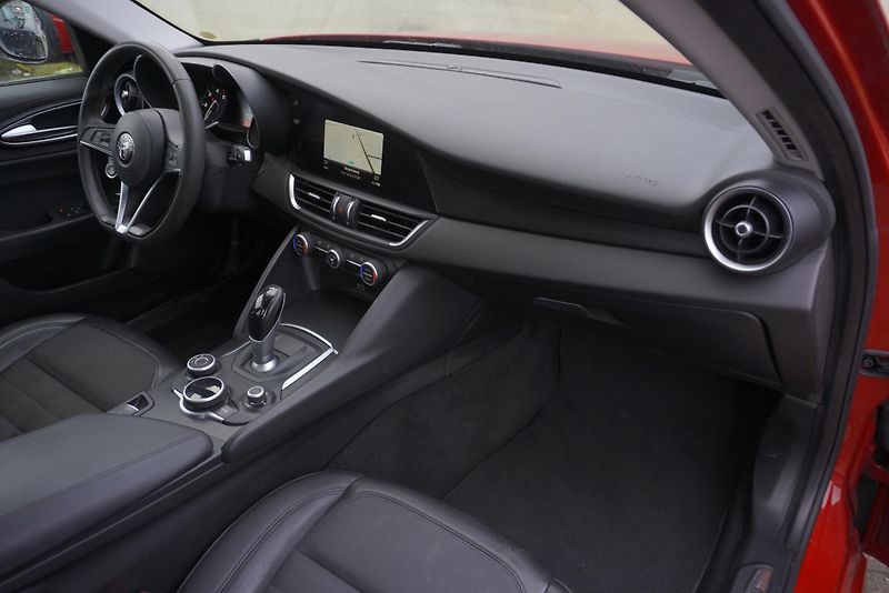 Alfa Romeo Giulia 2.2 JTD 132kW - fotka 20 z 25