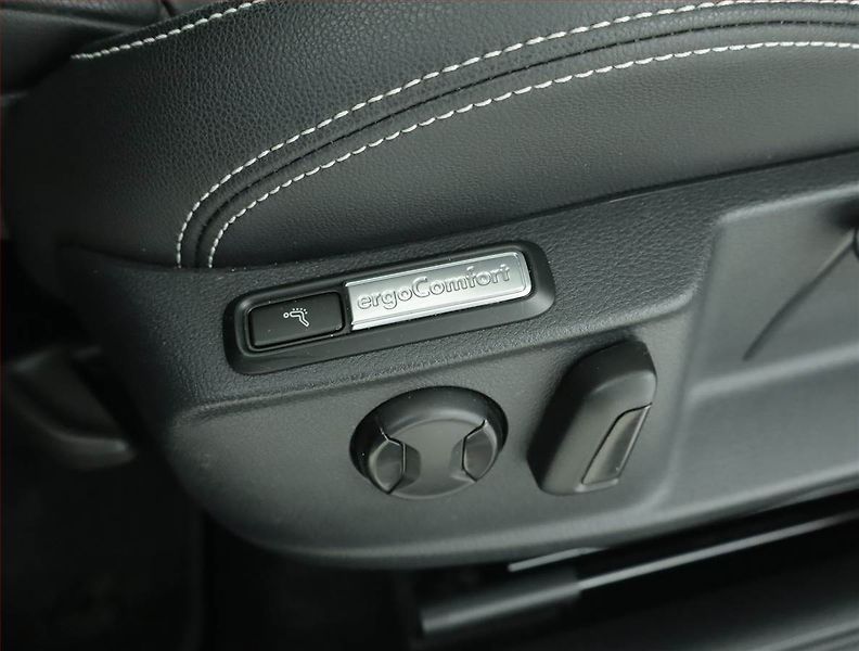 Volkswagen Passat (2021) Business 1.5 TSI, Serv.kniha - fotka 17 z 17