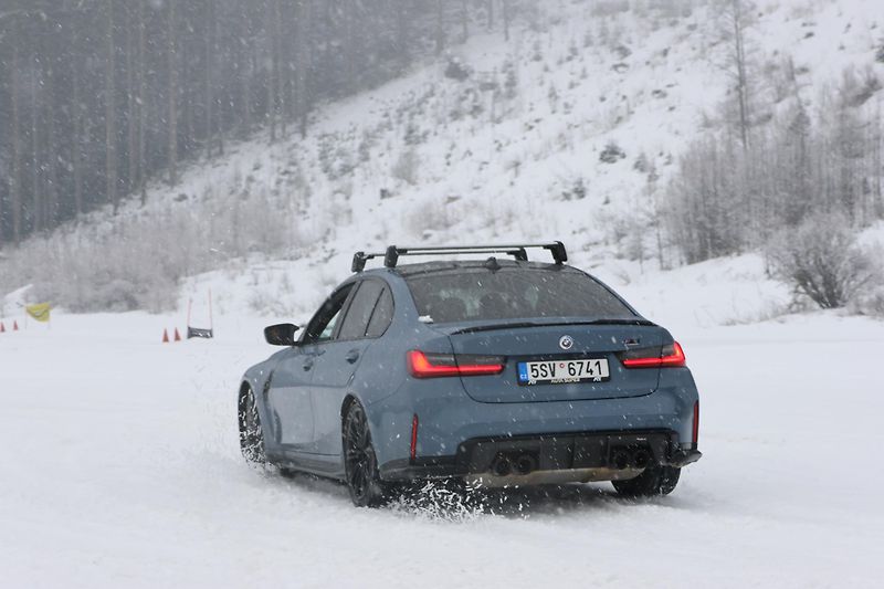 BMW M3 (2022) Comp., XDrive, HUD, Akrapovic - fotka 14 z 32