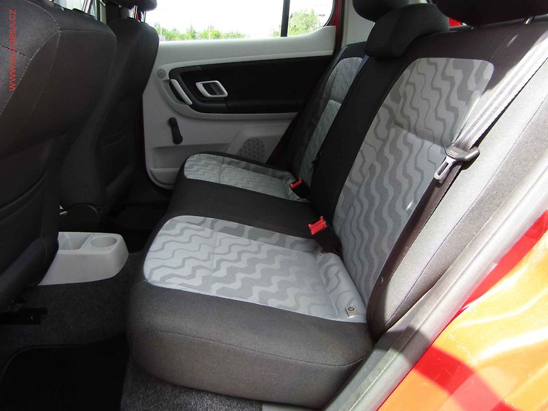 Škoda Fabia (2009) 1.2 HTP, ČR - fotka 10 z 15
