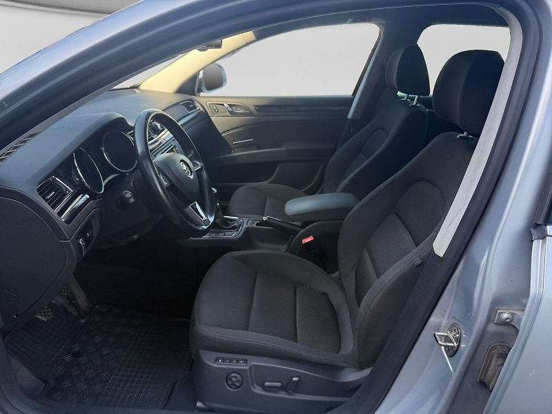 Škoda Superb (2014) Ambition plus2,0TDI 103kW Man6 - fotka 8 z 17