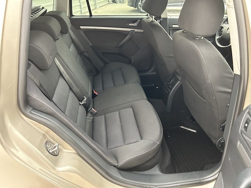 Škoda Octavia 2.0 TDI Elegance - fotka 20 z 24