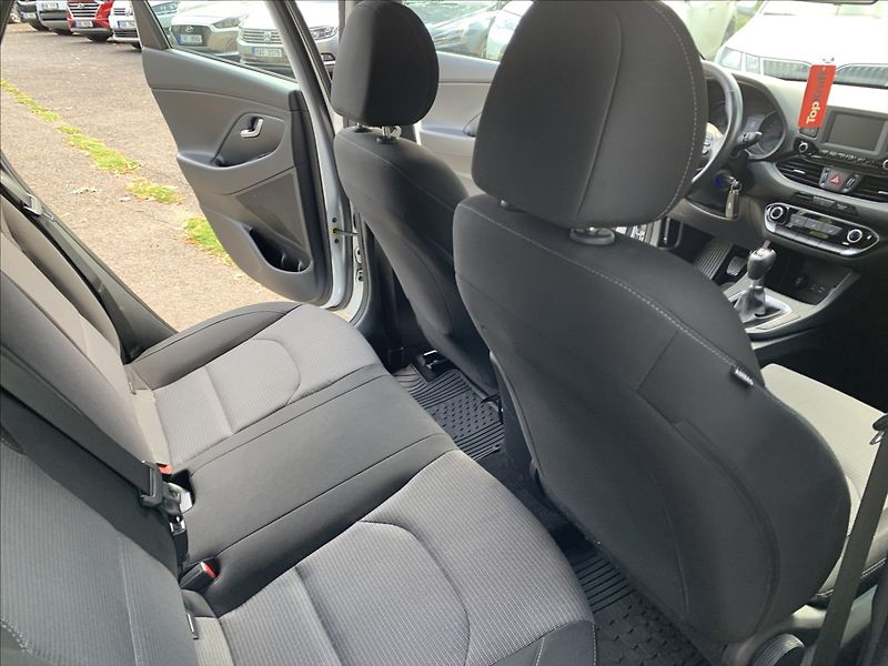 Hyundai i30 1,6 CRDI ČR - fotka 15 z 17