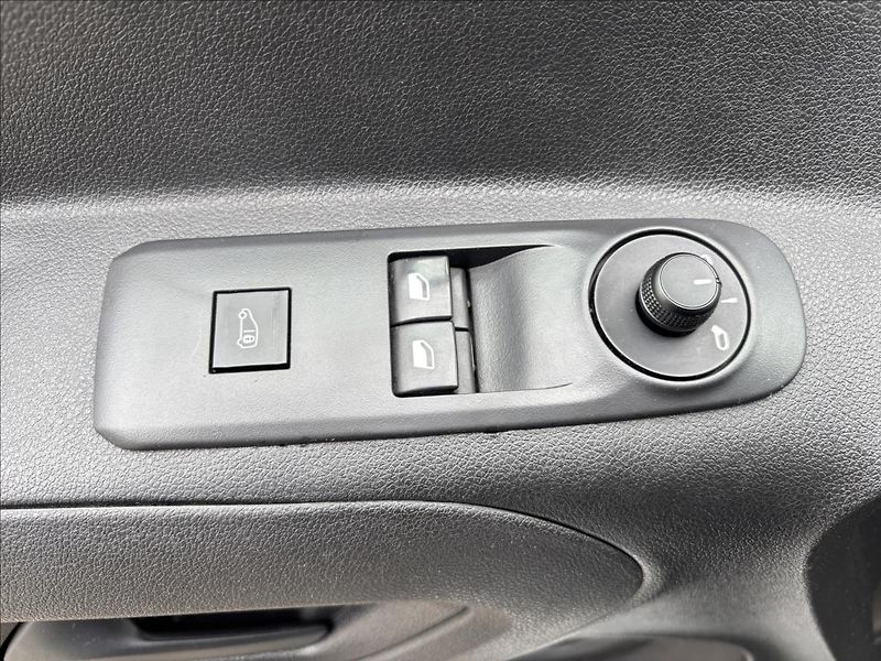 Peugeot Partner 1,2 Puretech 81kW Active L1 - fotka 21 z 35