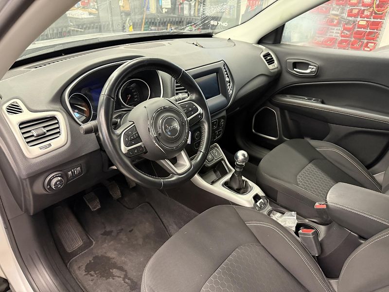 Jeep Compass 1.6 Multijet 88 kW - fotka 7 z 18