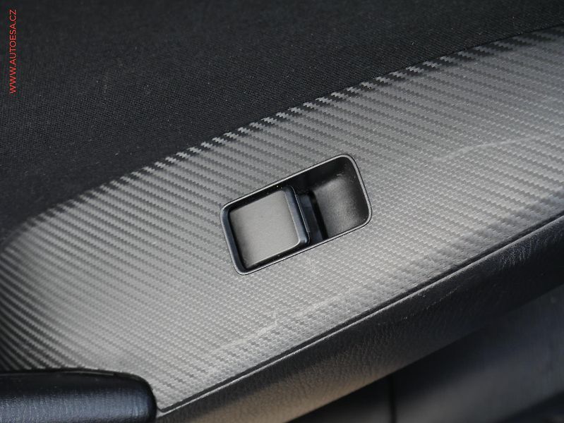 Mazda 3 (2014) 2.0 i, AC, navi, park.asist - fotka 12 z 17