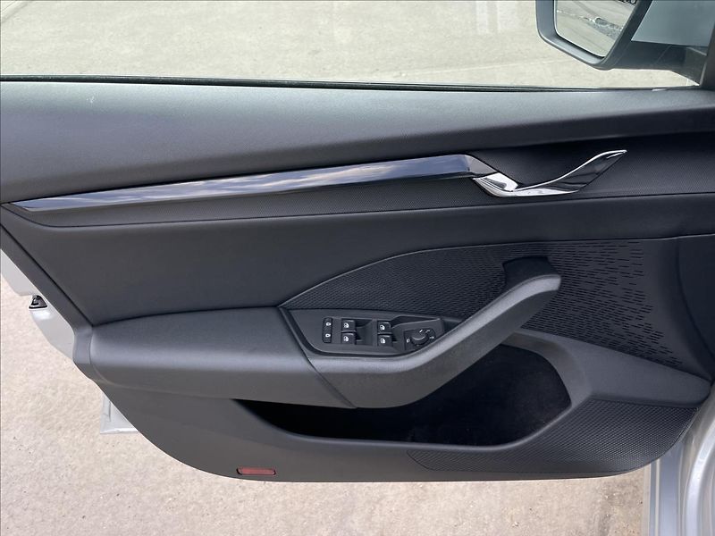 Škoda Octavia 2,0 TDI Combi Ambition Plus - fotka 15 z 22
