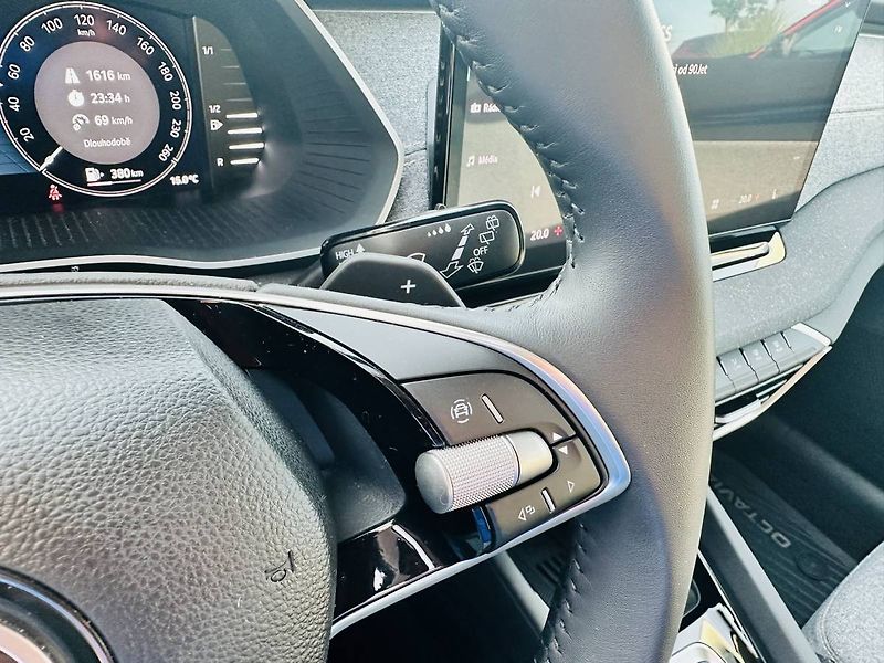 Škoda Octavia Combi Top Selection 2,0 TDI/11 - fotka 11 z 35