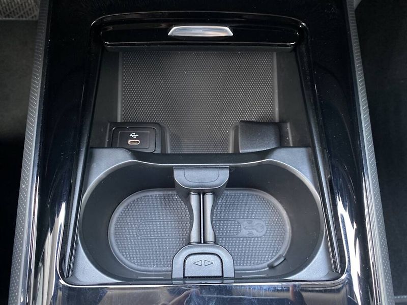 Mercedes-Benz GLB (2025) 220 4MATIC - fotka 23 z 27