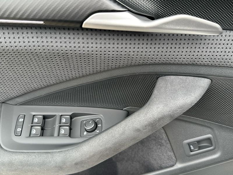 Škoda Superb Combi Sportline 2,0 TDI 110 kW - fotka 14 z 24