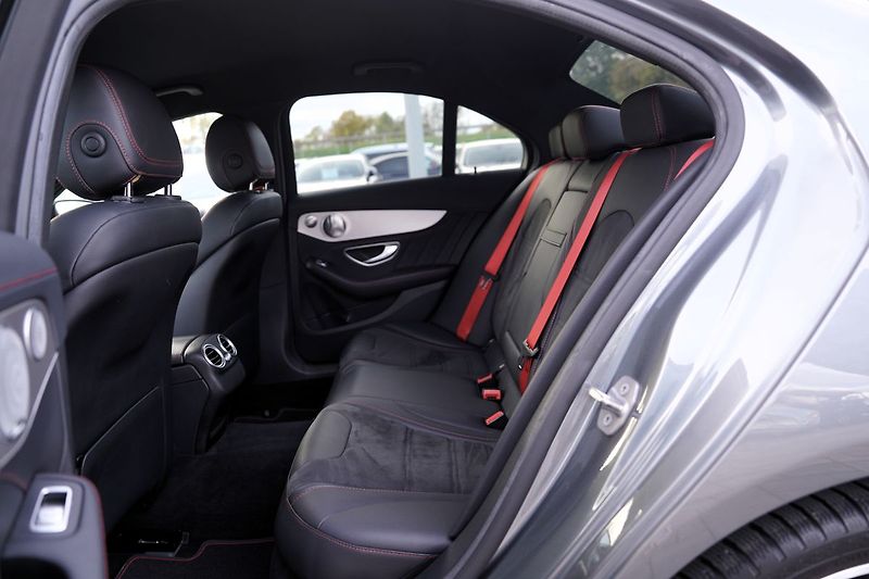 Mercedes-Benz Třídy C C43 AMG 4Matic/ČR/Performance - fotka 29 z 42