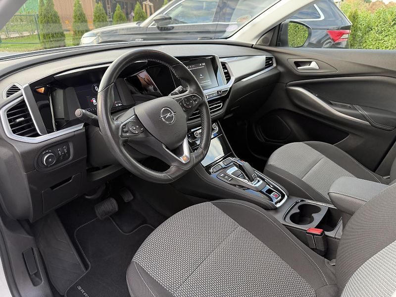 Opel Grandland (2022) 1.2 PureTech 96 kw/automat - fotka 15 z 21