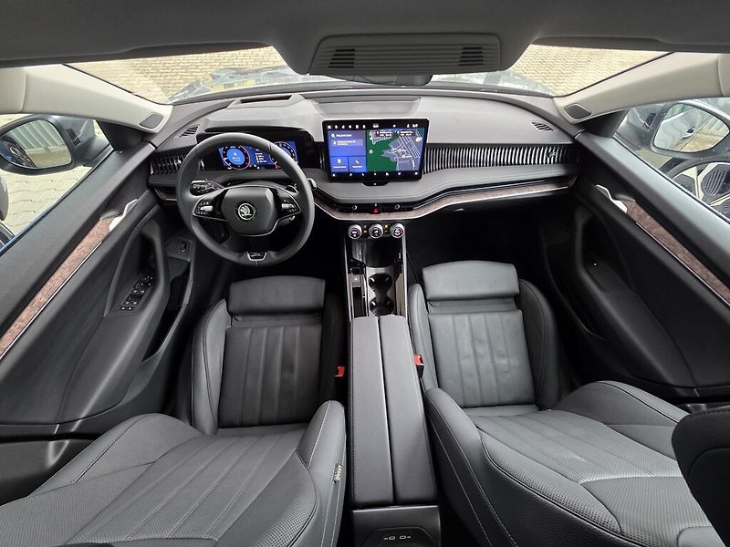 Škoda Superb Combi DSG 4M 2,0TDi 142kW L&K - fotka 11 z 28