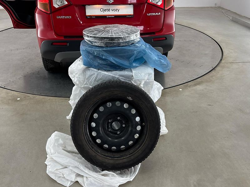Suzuki Vitara SUV - fotka 28 z 30