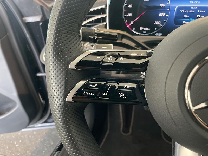 Mercedes-Benz Třídy E E 220d 4Matic AMG - fotka 23 z 41