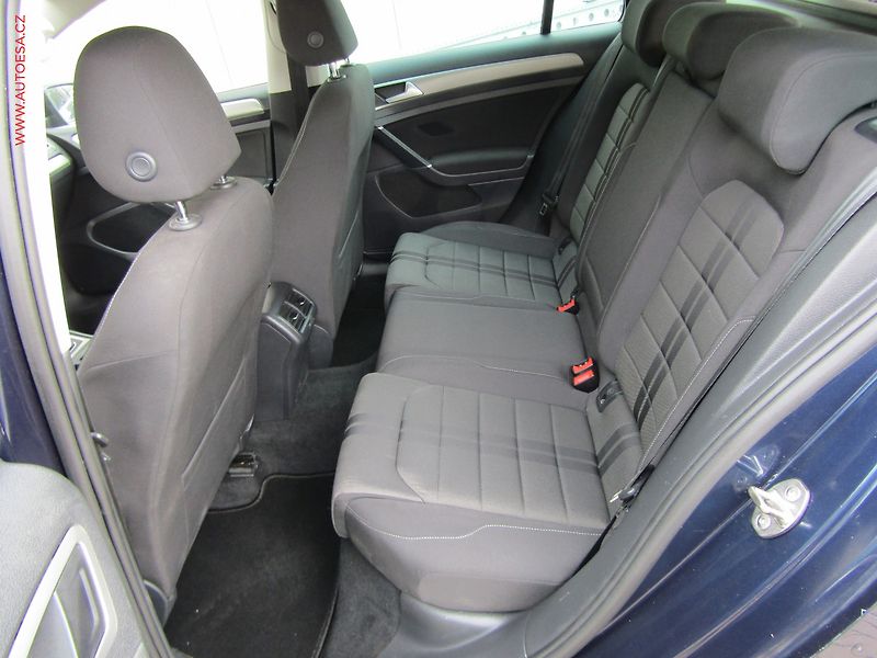 Volkswagen Golf (2016) 1.0 TSi, Navi - fotka 10 z 20