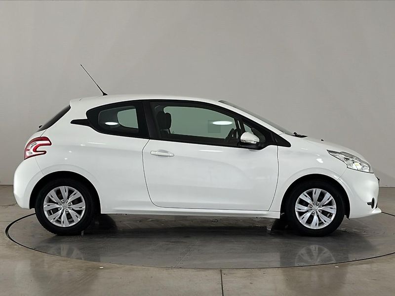 Peugeot 208 Hatchback 208 - fotka 16 z 25