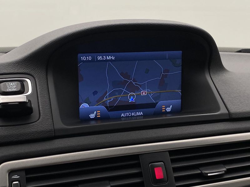 Volvo XC70 D5 AWD SUMMUM REZERVACE - fotka 34 z 49