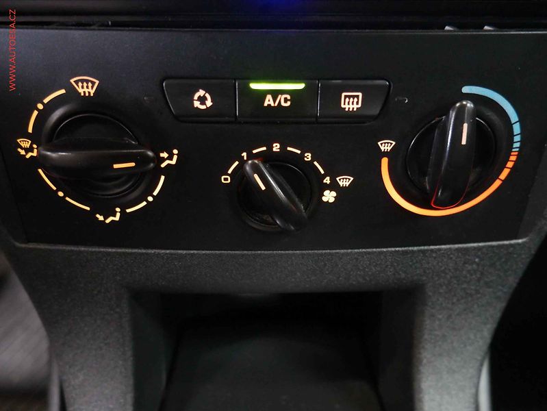 Citroën C4 (2008) 1.4i, servis.kniha, AC - fotka 15 z 17