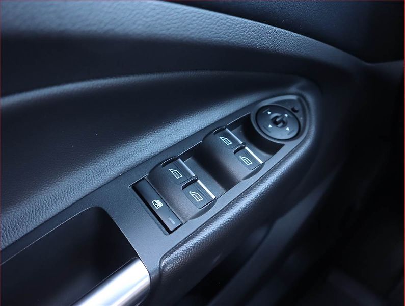 Ford Kuga (2015) 2.0 TDCi, 4X4, Kůže, Tempomat - fotka 13 z 18