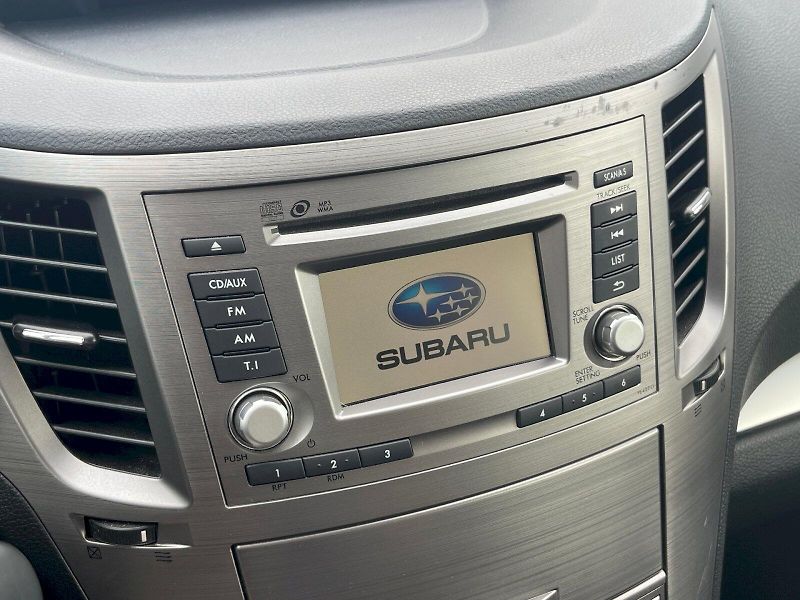 Subaru Legacy (2013) 2.5i / 123 kW 4x4 - fotka 21 z 30