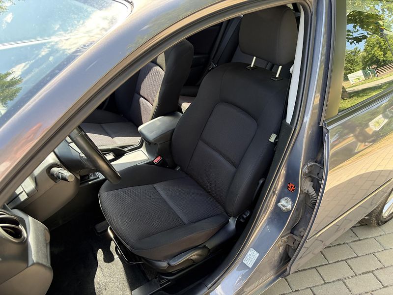 Mazda 3 2.0 Sport Active - fotka 20 z 31