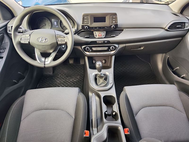 Hyundai i30 1.5i/81kW Start Plus - fotka 11 z 24
