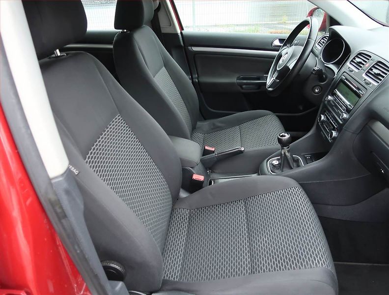 Volkswagen Golf (2010) 1.6 TDI, po STK, za super cenu - fotka 9 z 15