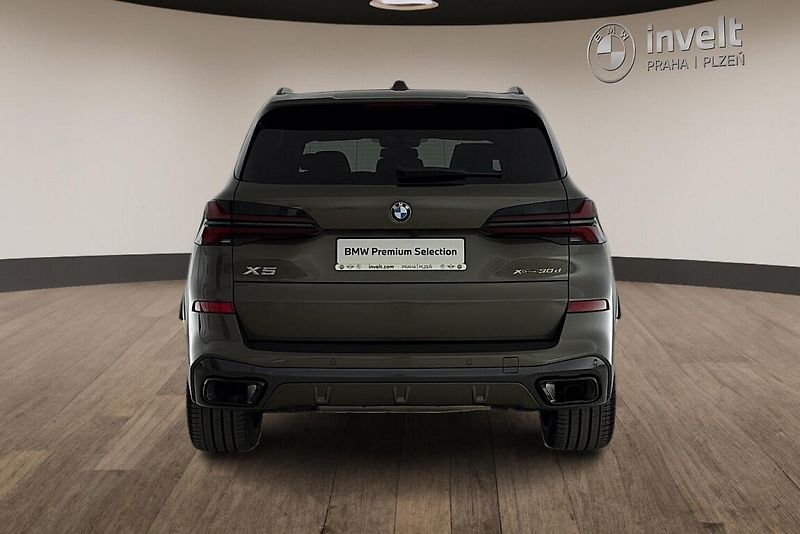 BMW X5 xDrive30d - fotka 4 z 26