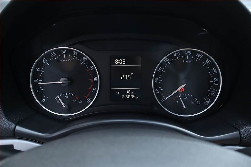 Škoda Octavia (2009) Ambiente 1.9 TDI, Serv.kniha - fotka 11 z 21