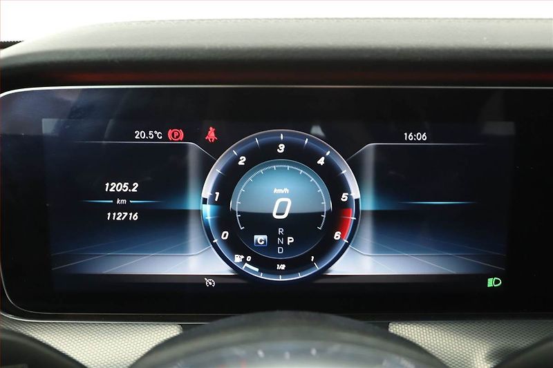 Mercedes-Benz Třídy E (2018) E 220 d 4MATIC - fotka 8 z 21