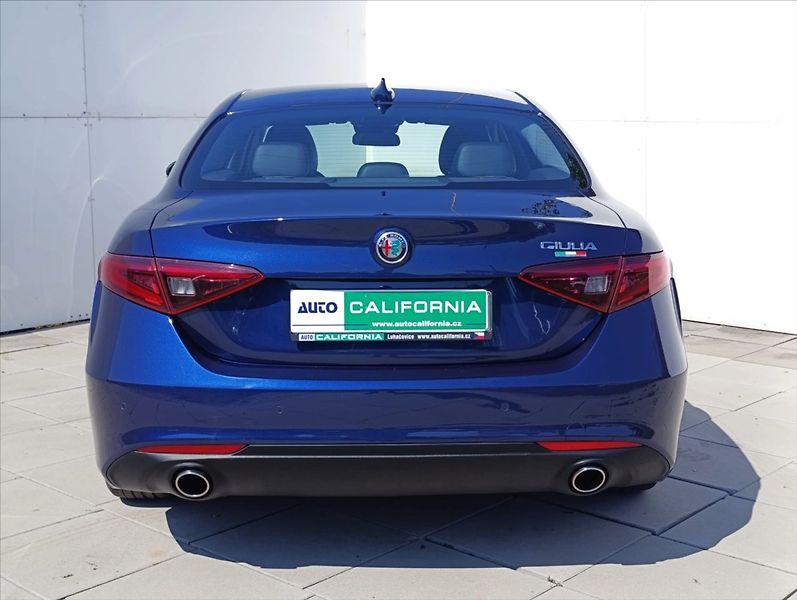 Alfa Romeo Giulia 2,2 JTD Automat Navi ,Tempomat - fotka 7 z 33