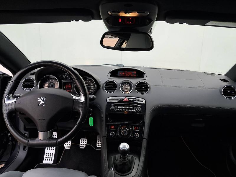 Peugeot RCZ (2010) 1.6 16V THP / 115 kW M6 - fotka 7 z 22