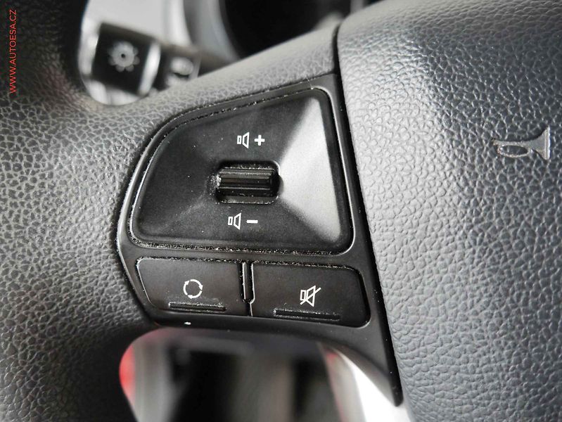 Kia Rio (2013) 1.1 CRDI, 2.maj,ČR, servis - fotka 12 z 16