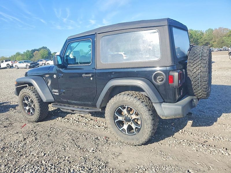 Jeep Wrangler (2020) Auto na cestě - fotka 2 z 11