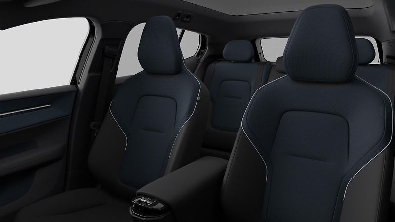 Volvo EX30 (2026) P8 AWD BLACK EDITION ULTRA AUT - fotka 11 z 14