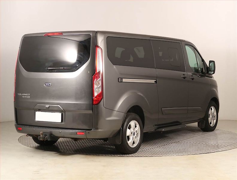 Ford Tourneo Custom (2017) Titanium 2.0 EcoBlue, 1Maj - fotka 5 z 25