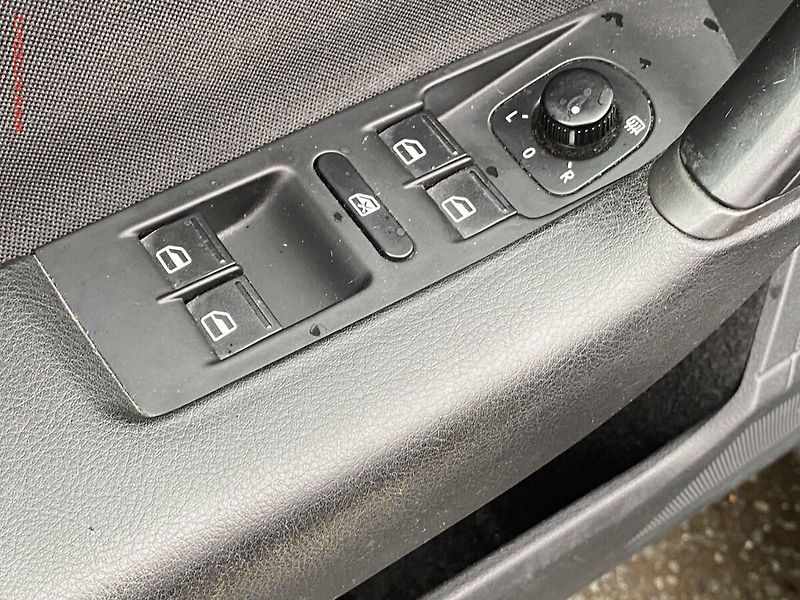 Volkswagen Passat (2011) 2.0TDi, Comfortline, TZ, - fotka 11 z 18