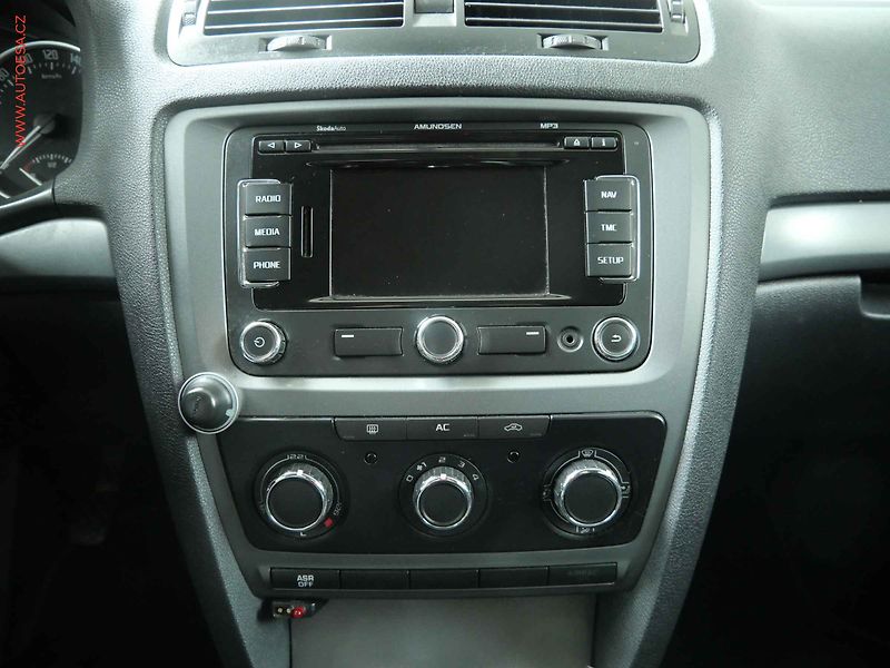 Škoda Octavia (2010) 1.2 TSi, ČR, AC, park.asist - fotka 13 z 18