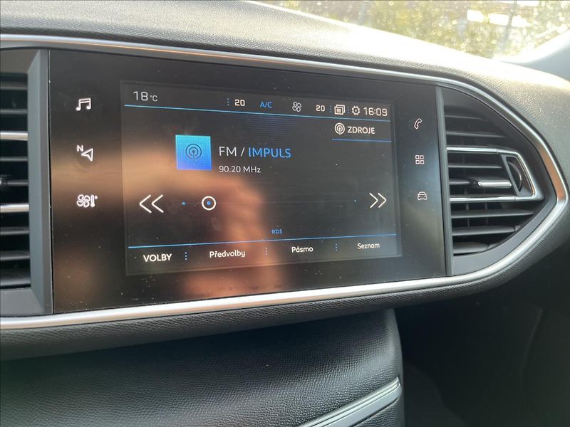 Peugeot 308 1,5 HDi STYLE KLIMA TAŽNÉ ALU - fotka 16 z 40