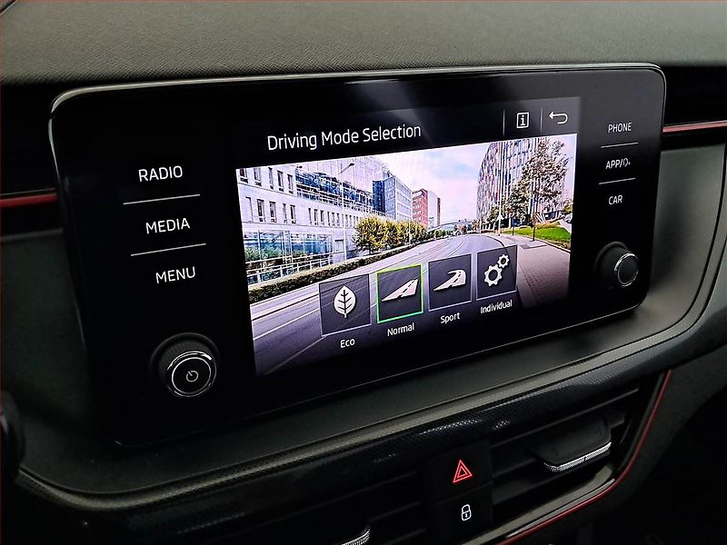 Škoda Kamiq (2022) Monte Carlo 1.0 TSI - fotka 19 z 22