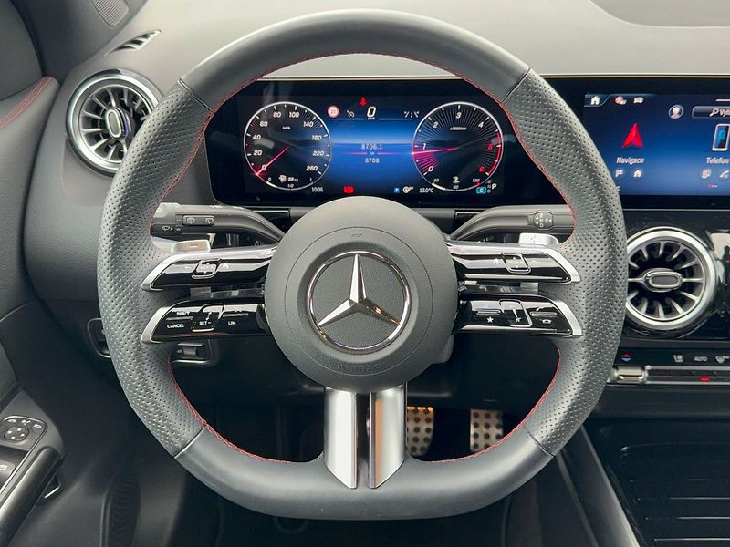 Mercedes-Benz GLA 200d 4MATIC Edition 140 Years - fotka 17 z 38