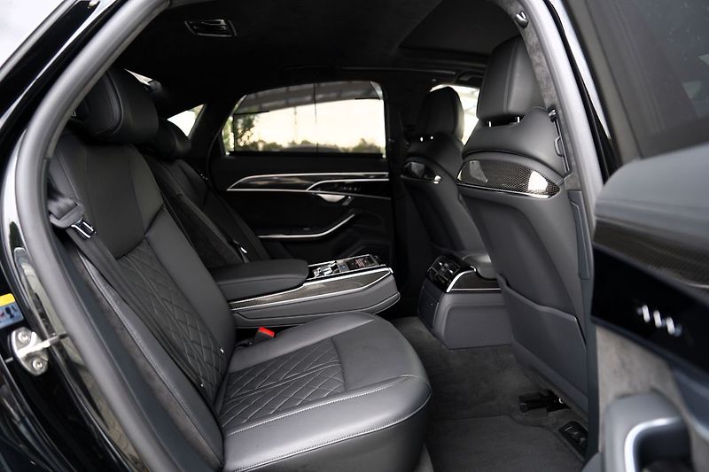 Audi S8 4.0 TFSI Quattro/B&O/Matrix/57 - fotka 32 z 48