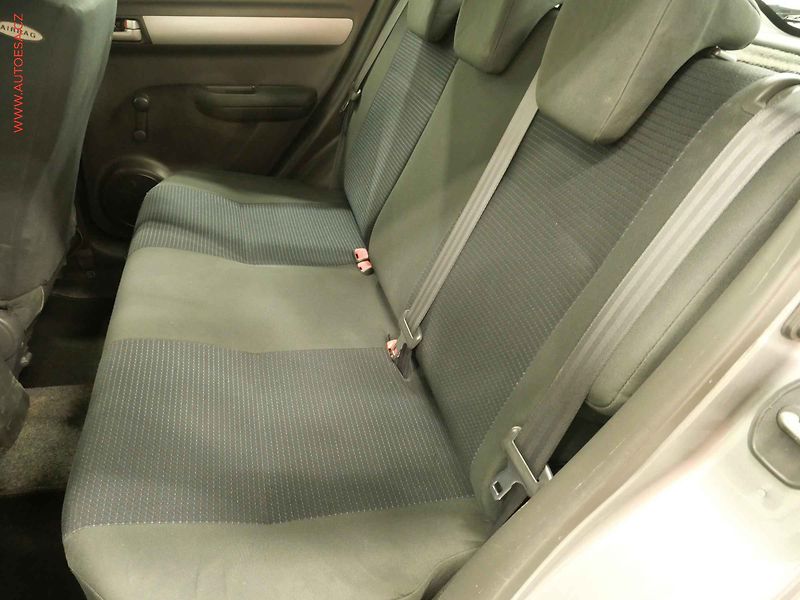 Suzuki Swift (2008) 1.3i, AC, STK9/28 - fotka 10 z 19